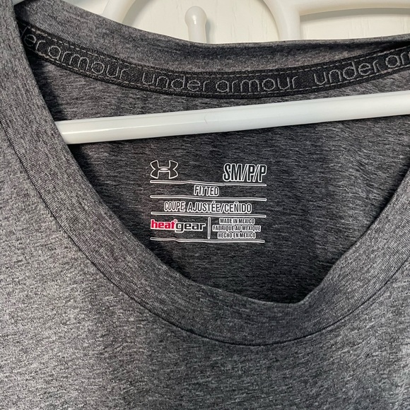 Underarmour short sleeve fitted tshirt. - Picture 2 of 3